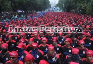 Buruh  Akan  Demo  Akhir  Agustus,  Bawa  Isu  Upah  Minimum-Outsourcing