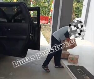 Kacau  Gerakan  Pangan  Murah  Tanjungsari Ricuh: !!   Oknum  Warga  Borong  Barang